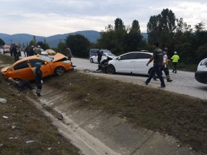 Hatalı sollama kaza getirdi: 6 yaralı