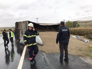 Tır devrildi: 1 yaralı