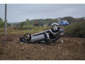 Kayganlaşan yolda metrelerce takla attı: 2 yaralı