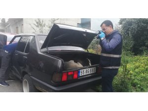 Park halindeki otomobilin ses sitemi çalındı