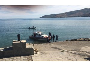 Van Gölü’ne düşen mülteciyi polis kurtardı