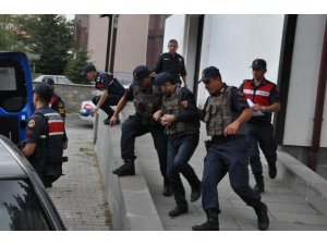 Ağabeyini öldürüp, yeğenini de yaralayan şahıs tutuklandı