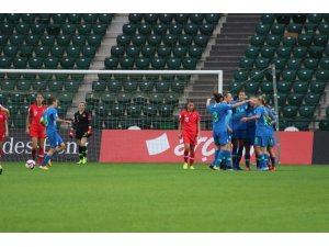 Kadınlar Avrupa Futbol Şampiyonası Elemeleri: Türkiye: 0 - Slovenya: 5 (İlk yarı)