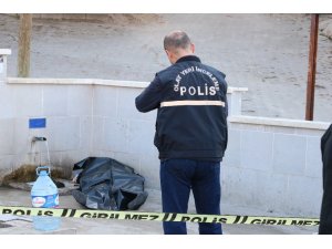 Çeşme başında ölü bulundu