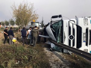 Sakarya’da sis ve kaygan zemin kazaya sebep oldu