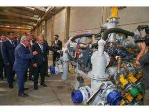 Bakan Varank, yerli ve milli "yangın söndürme aracı"nı kullandı