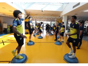Fenerbahçe milli oyunculardan yoksun çalıştı