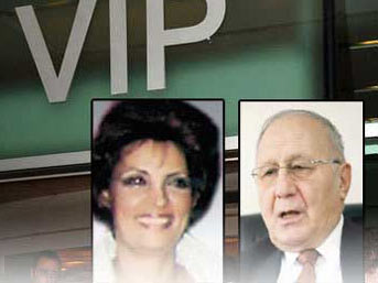 Paşa'dan Bakan'a aşk baskını!