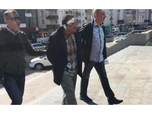 Polis bıçaklayan zanlı adliyede