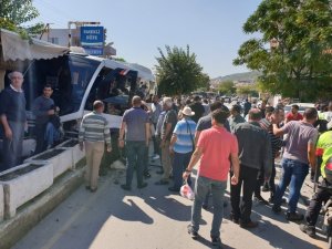 Bir garip kaza! 4 araçta, 2 yaralı