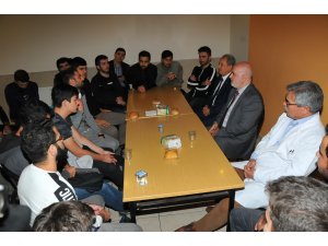 Akkaya üniversiteli gençlerle buluştu