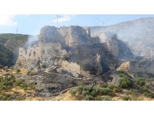 Bakras Kalesi’nde çıkan yangına havadan müdahale