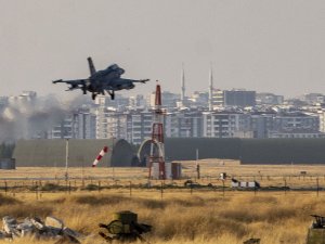 Türk savaş uçakları 30 km derinliğe kadar indi, hedefler imha edildi