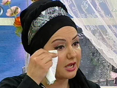 İkbal canlı yayında ağladı