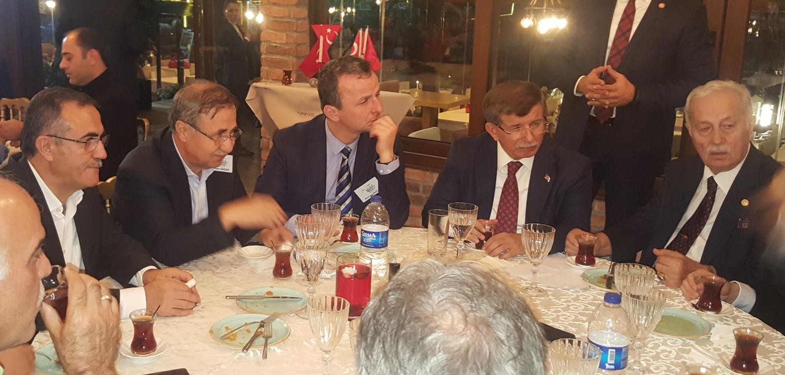 MHP’li eski 2 vekilden Davutoğlu’na destek