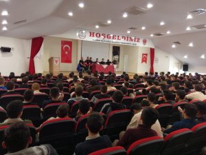 Basketbolcular öğrencilerle bir araya geldi
