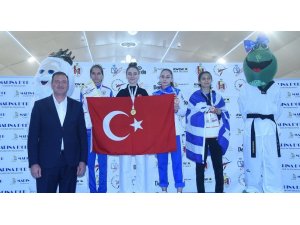 Lise öğrencisinden tekvandoda altın madalya