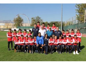 Antalyaspor U12 futbol takımı Litvanya’ya uçtu