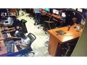 Hesap ödemeye geldi, cep telefonunu çalıp gitti