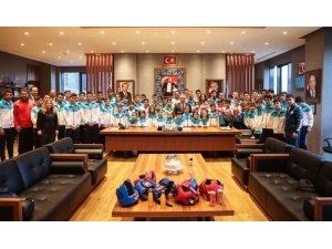 Kütahya Belediyespor Kulübü sporcularına malzeme desteği