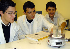 Enerjilerini A ve F'ye borçlular