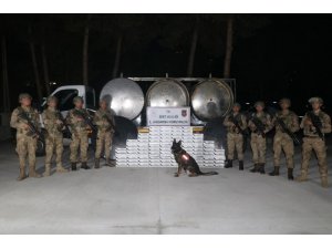 Siirt’te süt tankının içine gizlenmiş 3 bin 989 paket kaçak sigara ele geçirildi