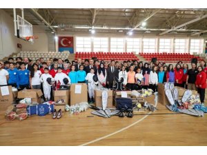 Okul spor kulüplerine malzeme desteği