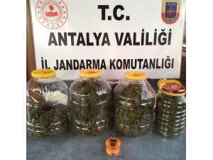Plastik bidona zulalanan uyuşturucu Elyaf’tan kaçmadı