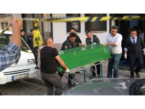 Eşi tarafından öldürülen kadının cenazesi toprağa verildi