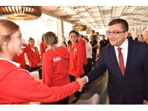 Başkan Bülent Öz, Kale 1957 Spor’u ziyaret etti