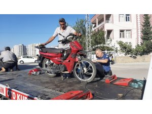 Minibüs ile motosiklet çarpıştı: 1 yaralı