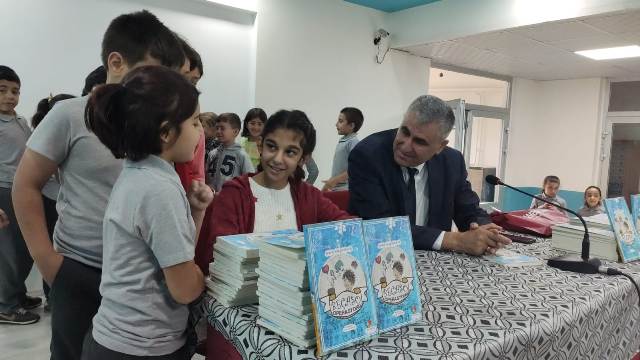 Minik yazar Yalçınkaya kitabını tanıttı