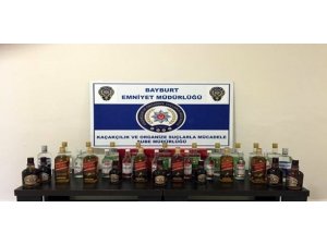 Bayburt’ta 34 adet kaçak içki ile 1 milyon 270 bin adet makaron ele geçirildi