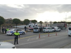 Kamyonun çarptığı yaşlı adam hayatını kaybetti