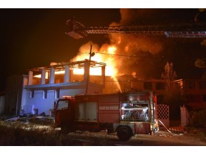 Sinop’ta 4 villa alevlere teslim oldu