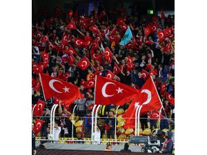 Şehit aileleri milli maçta