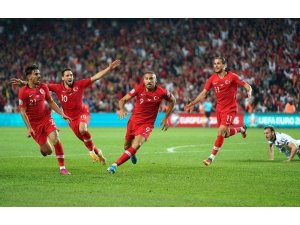 Milliler, yine son anlarda güldürdü