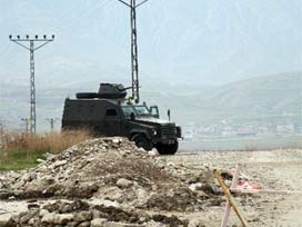 Askeri araç şarampole uçtu: 1 er şehit