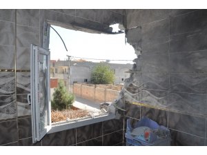 Basın mensuplarının üzerinden geçen havan mermisi bir eve isabet etti