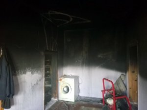 Mutfakta çıkan yangın evi yakıyordu