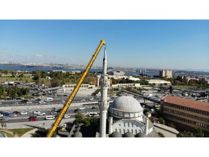 Avcılar’da hasarlı minarenin sökülme anı drone ile havadan görüntülendi