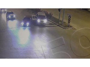 Drift yapan sürücüyle polis kovalamacası kamerada