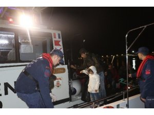 Çanakkale açıklarında 32 düzensiz göçmen kurtarıldı