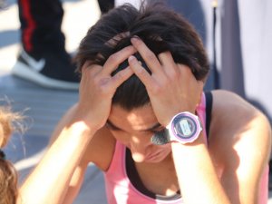 Dereceye giremeyen sporcu gözyaşlarına boğuldu