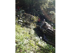 Direksiyon hakimiyeti kaybolan otomobil devrildi: 1 ölü