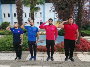 Şampiyon güreşçiler Mehmetçik oldu