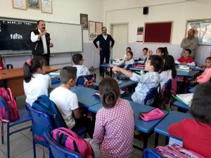 Öğrencilere, afet ve acil durum çantası eğitimi