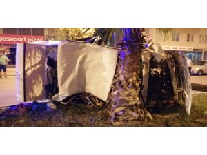 Takla atarak hurdaya dönen araçtan hafif yaralarla kurtuldular