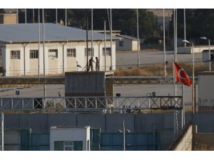 Tel Abyad'daki gümrük kapısına SMO bayrağı çekildi