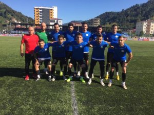 Karaköprü Belediyespor liderliğini sürdürüyor